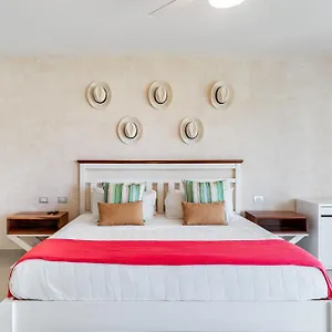 Mareazul At 2*, Playa del Carmen México